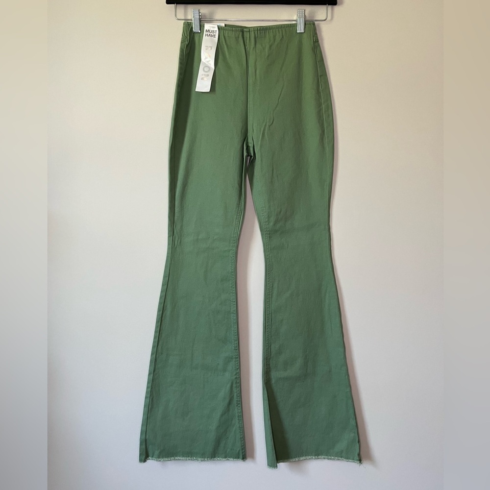 NWT Tinseltown High Rise Flare Pants